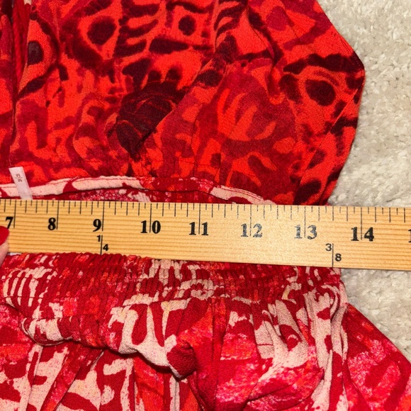 Free People medium Beach Day Mini Dress Keyhole Front Bare Back
Red Geo Print - Picture 5 of 8